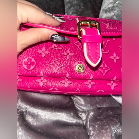 Louis Vuitton maxi fuchsia purse - Picture 6 of 8